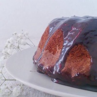 Bundt Cake courgettes-chocolat et coulis au chocolat